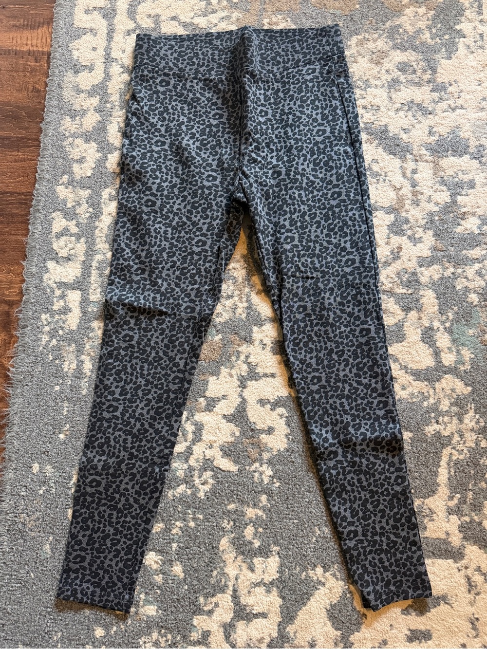 Women’s Loft Gray and Black Leopard Leggings Size Medium